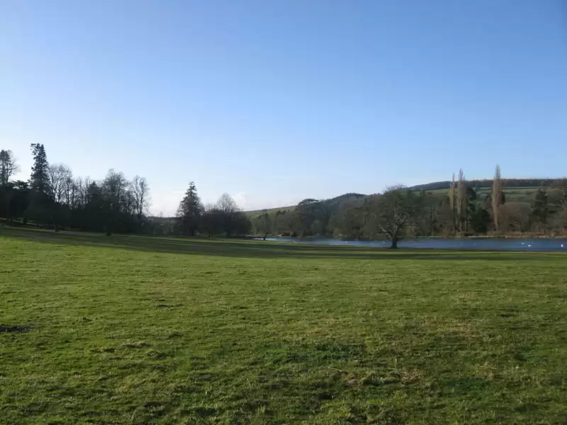Test environment: open field in front of Walcott Hall house in Shropshire