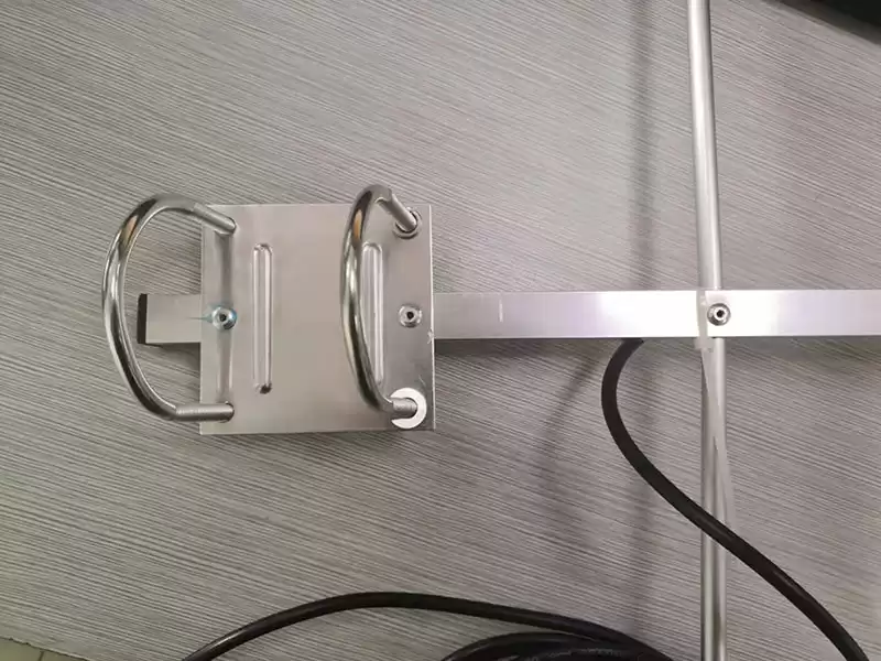 The bottom of the Yagi antenna