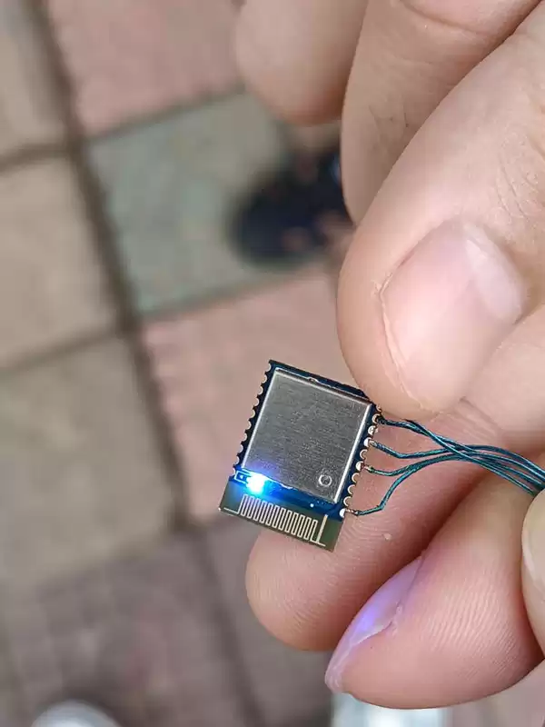 Power on the BLE module BLE5201①