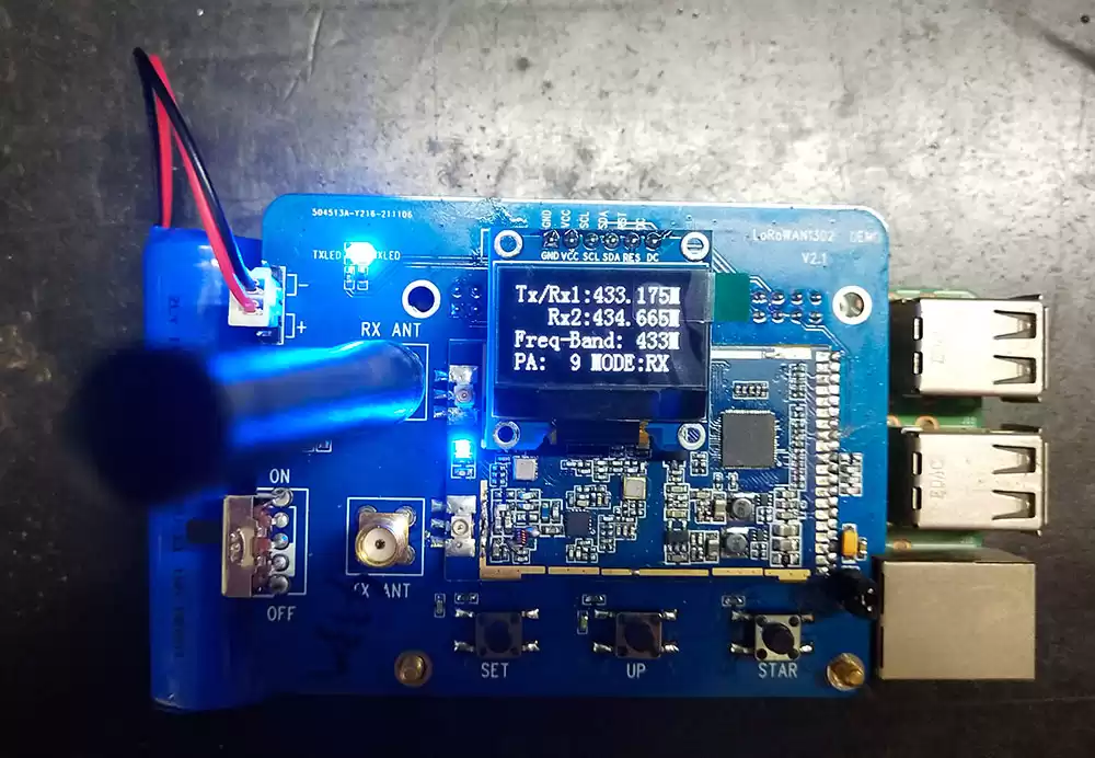 During communication test, the blue light on the receiving board should&nbsp;flash.